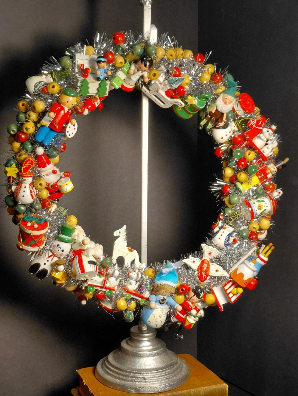 TINSEL CHRISTMAS KITSCH WREATH